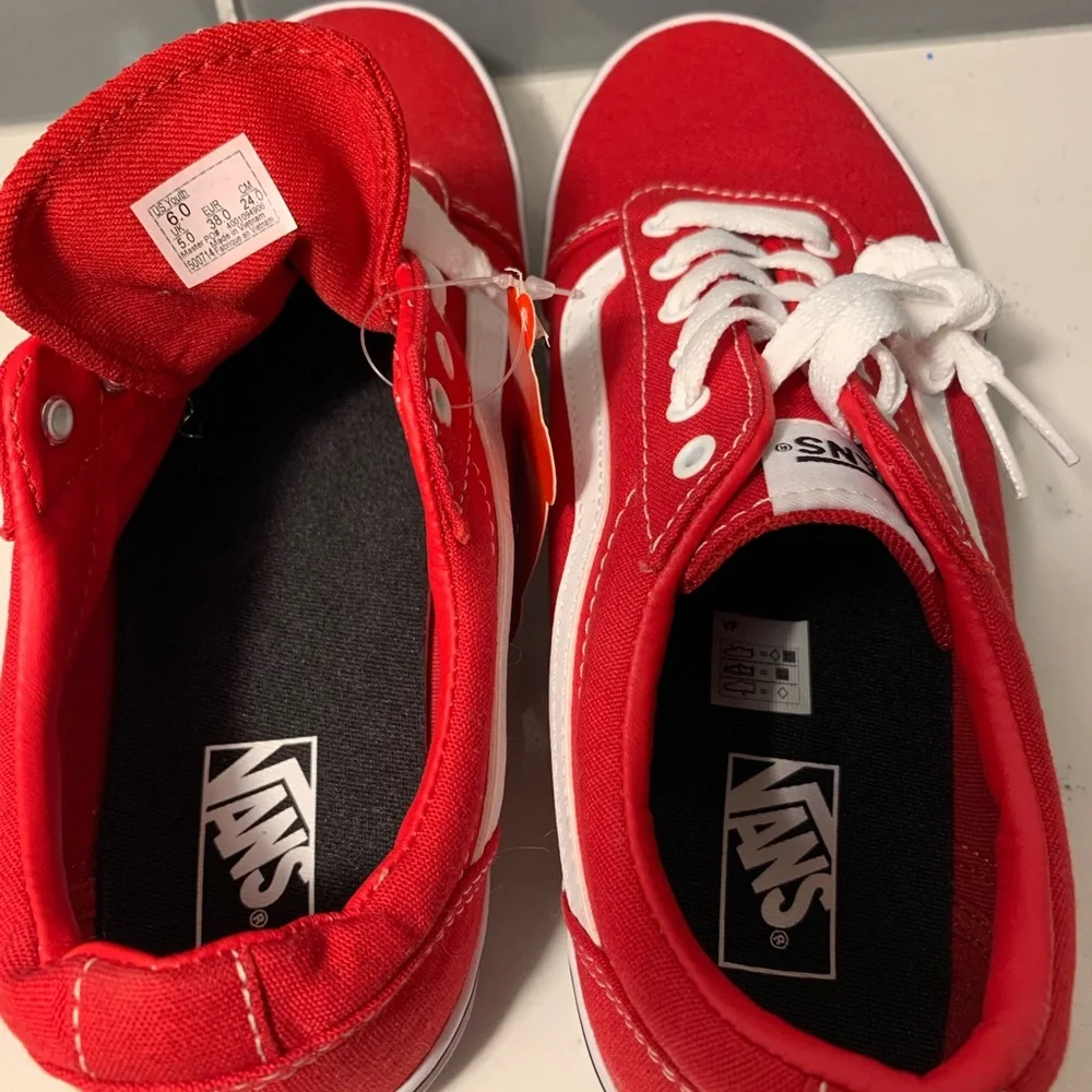 Old Skool Red Vans Sneakers Kids Size 6 ultra rare “VANS” written on the side - Picture 6 of 7